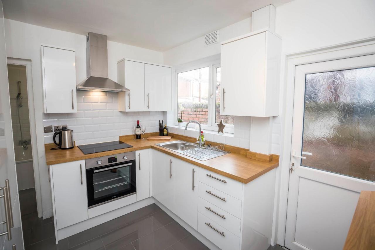 Spacious, Modern 4 Bed House Close To City Centre 체스터 외부 사진