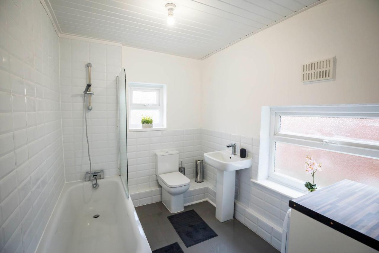 Spacious, Modern 4 Bed House Close To City Centre 체스터 외부 사진
